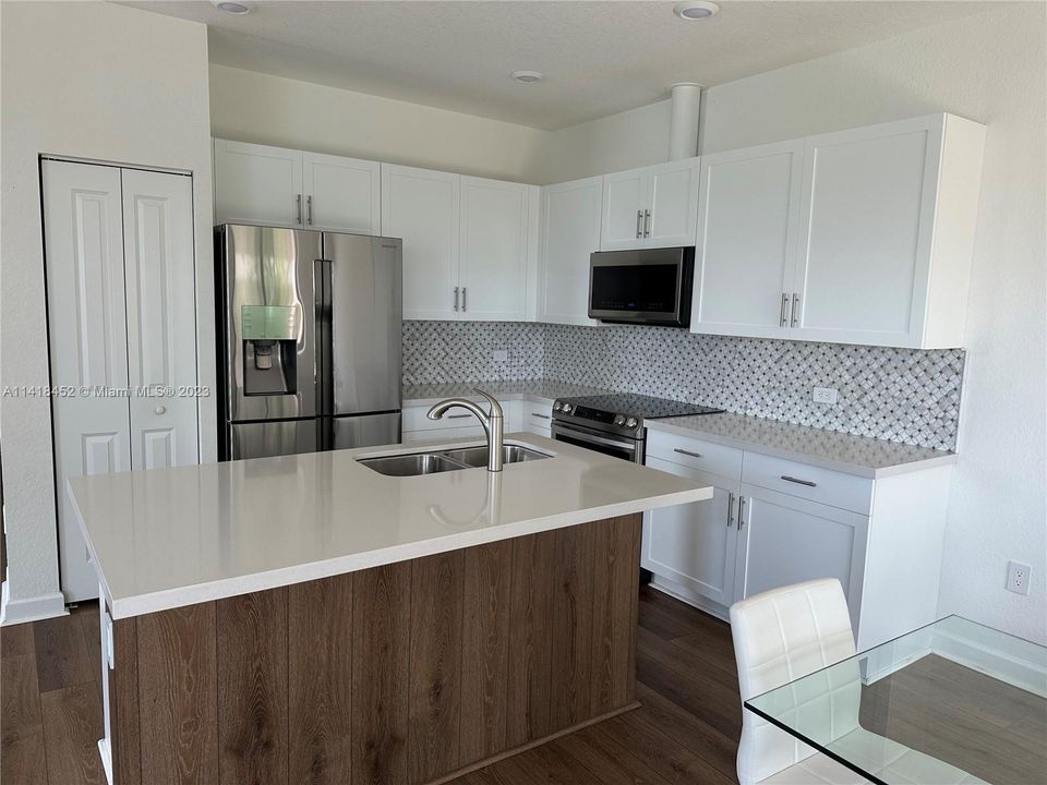 最近售出: $685,000 (4 贝兹, 3 浴室, 2086 平方英尺)