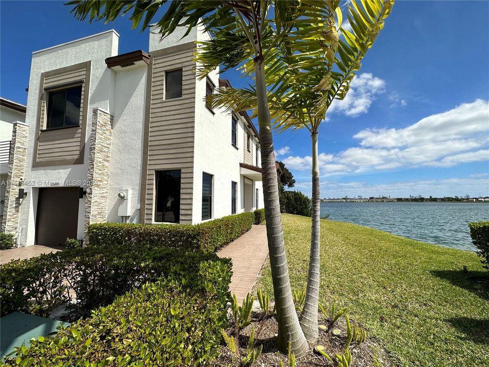 最近售出: $685,000 (4 贝兹, 3 浴室, 2086 平方英尺)