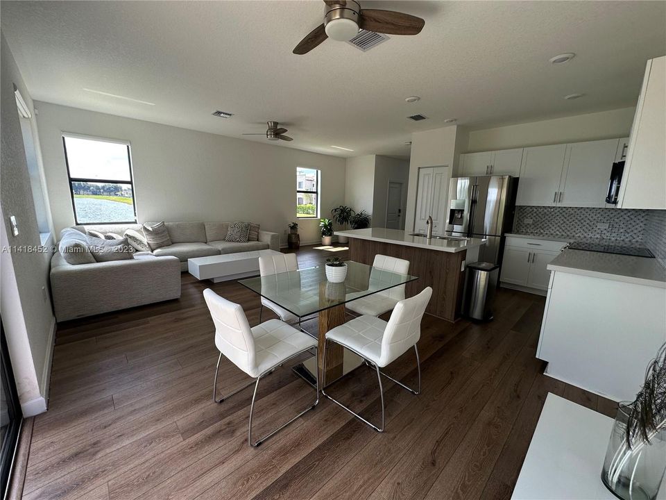 最近售出: $685,000 (4 贝兹, 3 浴室, 2086 平方英尺)