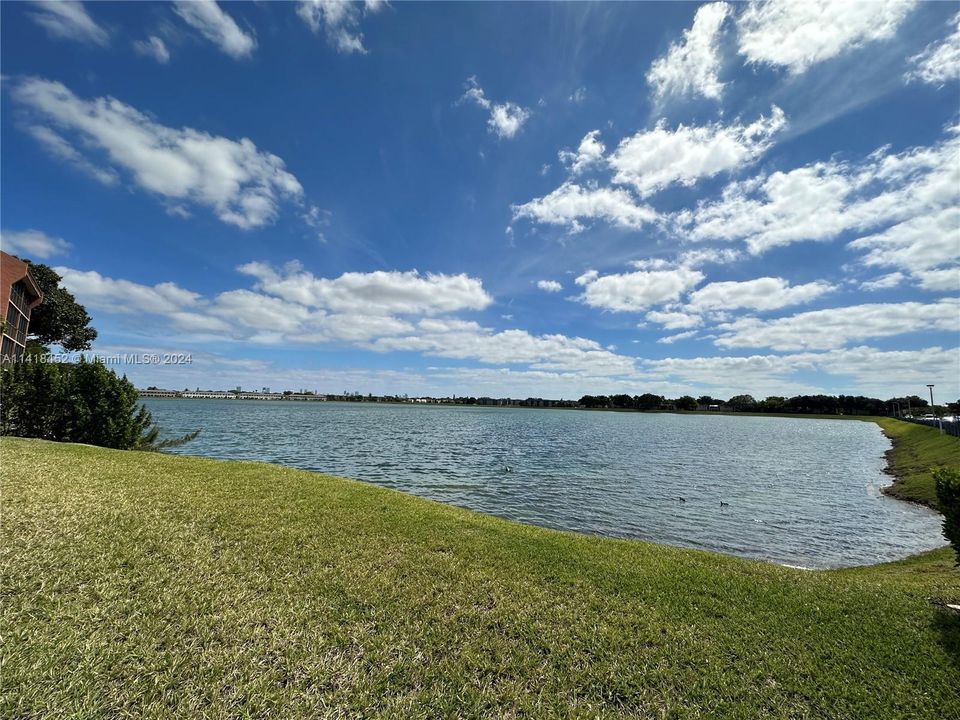 最近售出: $685,000 (4 贝兹, 3 浴室, 2086 平方英尺)