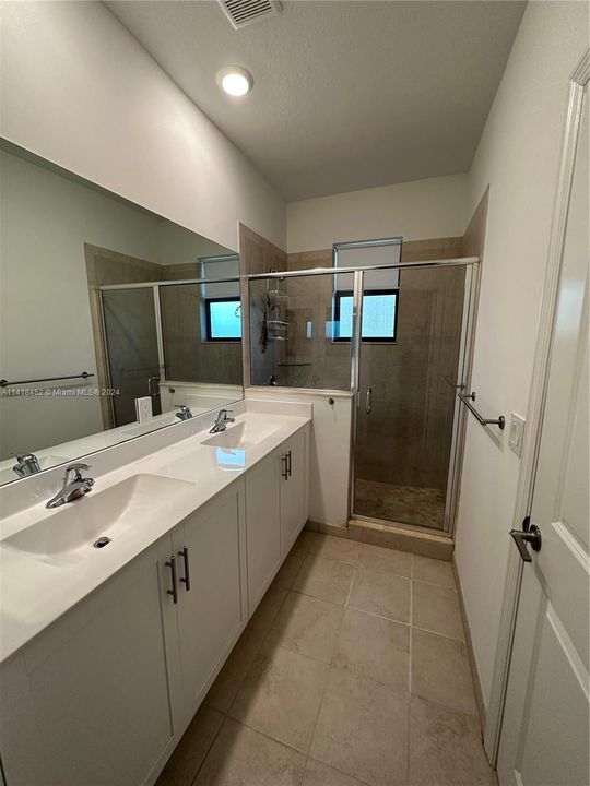 最近售出: $685,000 (4 贝兹, 3 浴室, 2086 平方英尺)