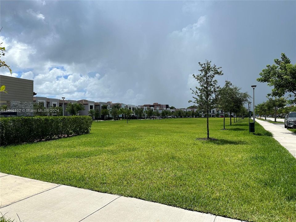 最近售出: $685,000 (4 贝兹, 3 浴室, 2086 平方英尺)