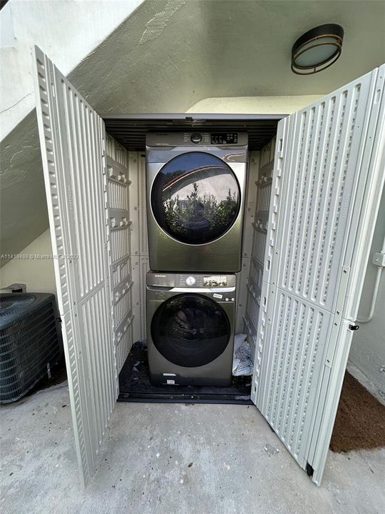 Recently Sold: $1,975,000 (0 beds, 0 baths, 3000 Square Feet)