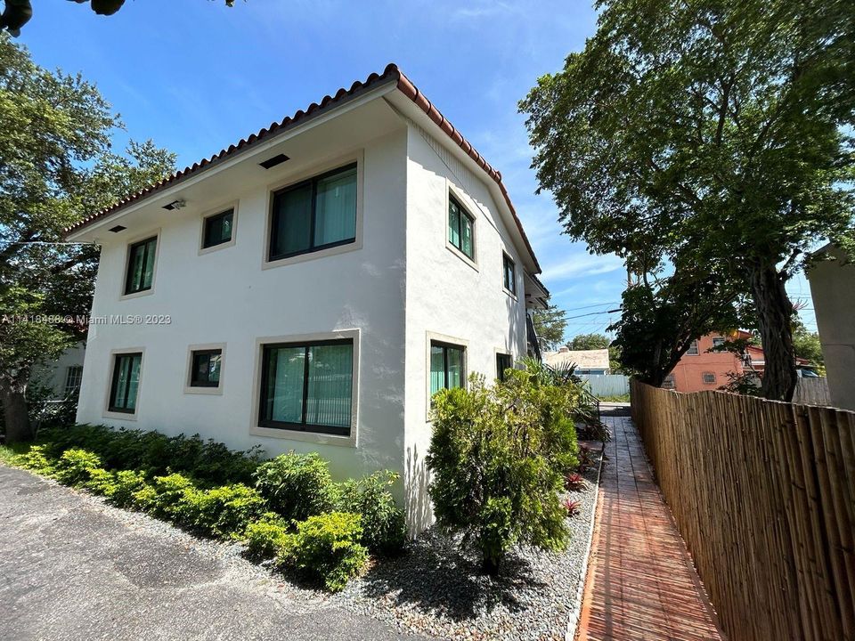 Recently Sold: $1,975,000 (0 beds, 0 baths, 3000 Square Feet)