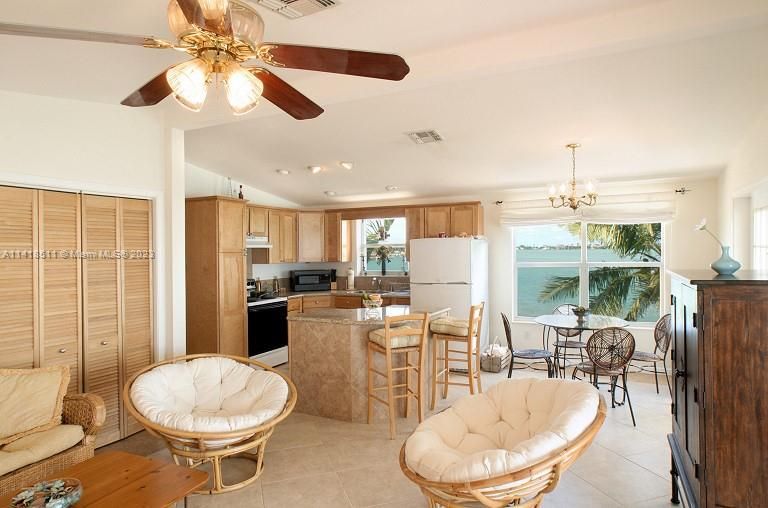 Recently Rented: $4,200 (2 beds, 2 baths, 950 Square Feet)