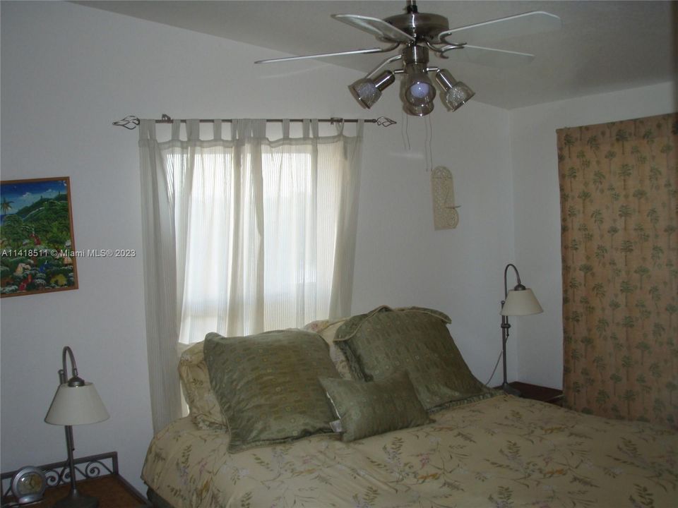 Recently Rented: $4,200 (2 beds, 2 baths, 950 Square Feet)