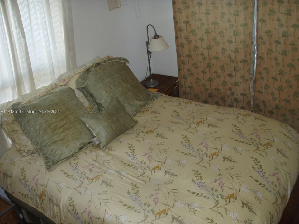 Recently Rented: $4,200 (2 beds, 2 baths, 950 Square Feet)