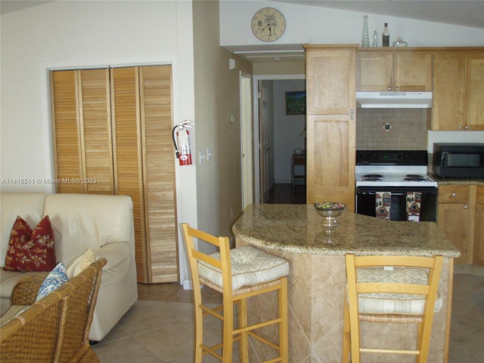 Recently Rented: $4,200 (2 beds, 2 baths, 950 Square Feet)