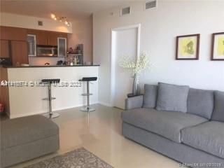 Recientemente alquilado: $3,700 (2 camas, 2 baños, 1169 Pies cuadrados)