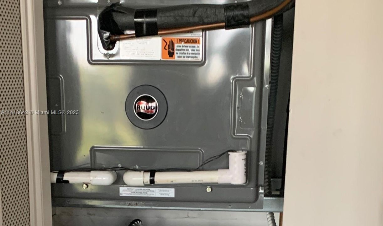 Vendido Recientemente: $176,000 (2 camas, 2 baños, 980 Pies cuadrados)