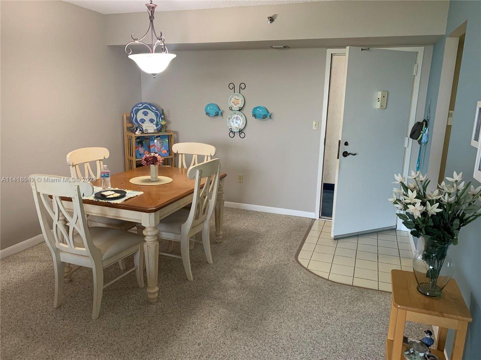 Vendido Recientemente: $176,000 (2 camas, 2 baños, 980 Pies cuadrados)