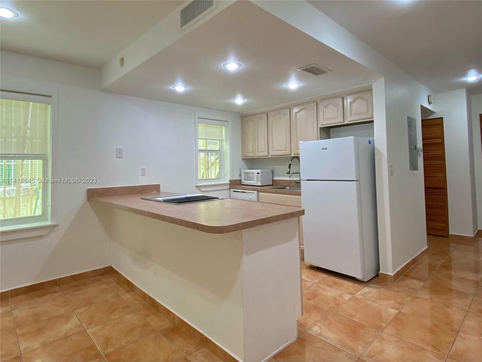 最近租的: $1,950 (1 贝兹, 1 浴室, 640 平方英尺)