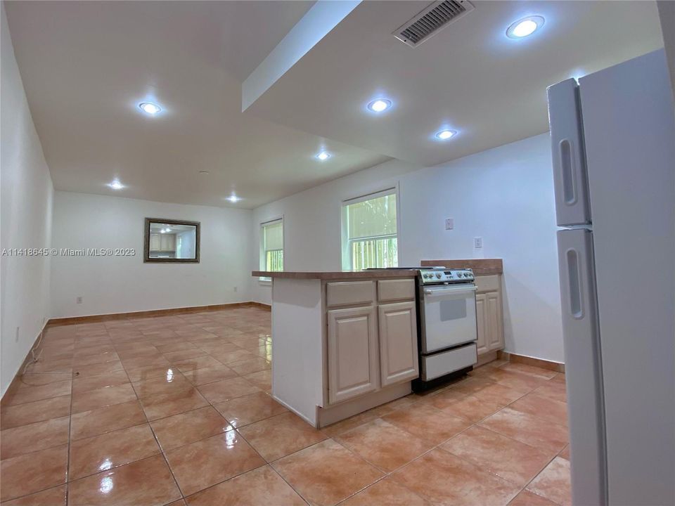 最近租的: $1,950 (1 贝兹, 1 浴室, 640 平方英尺)