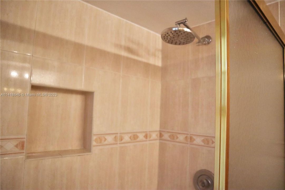 最近租的: $1,950 (1 贝兹, 1 浴室, 640 平方英尺)