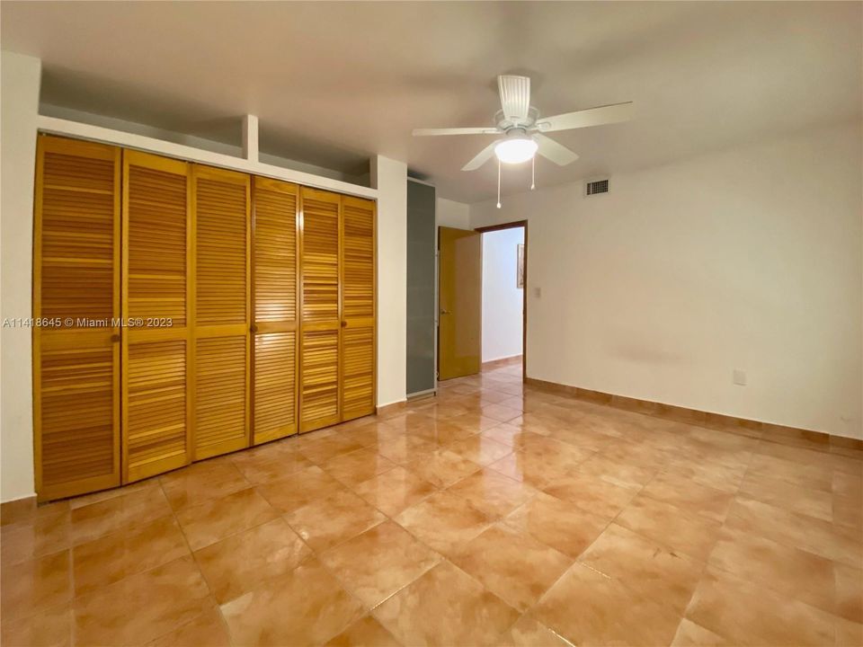 最近租的: $1,950 (1 贝兹, 1 浴室, 640 平方英尺)