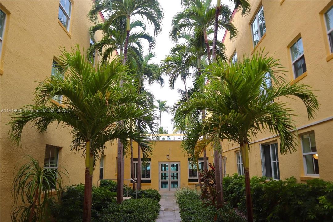 最近租的: $1,950 (1 贝兹, 1 浴室, 640 平方英尺)