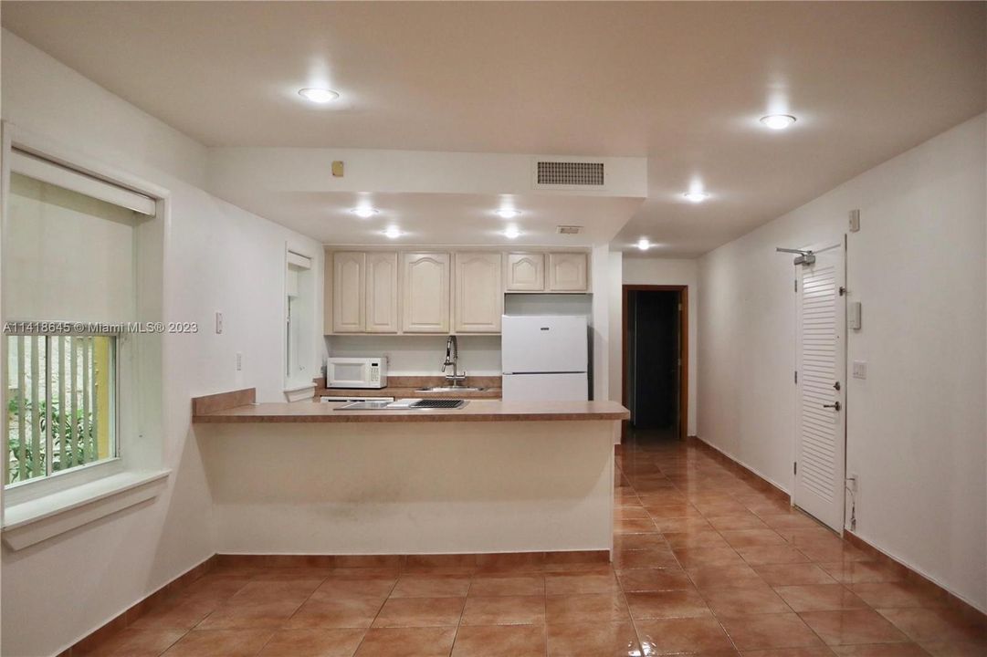 最近租的: $1,950 (1 贝兹, 1 浴室, 640 平方英尺)