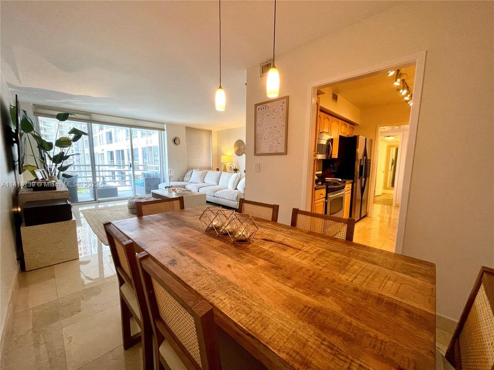 Recently Sold: $575,000 (1 beds, 1 baths, 1117 Square Feet)