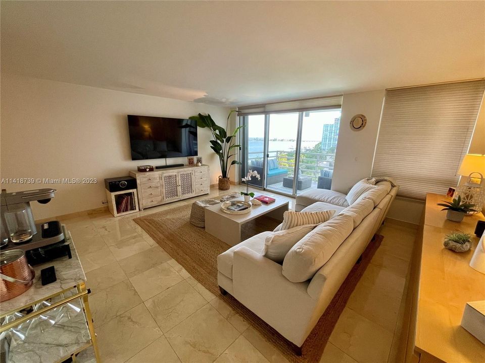 Recently Sold: $575,000 (1 beds, 1 baths, 1117 Square Feet)