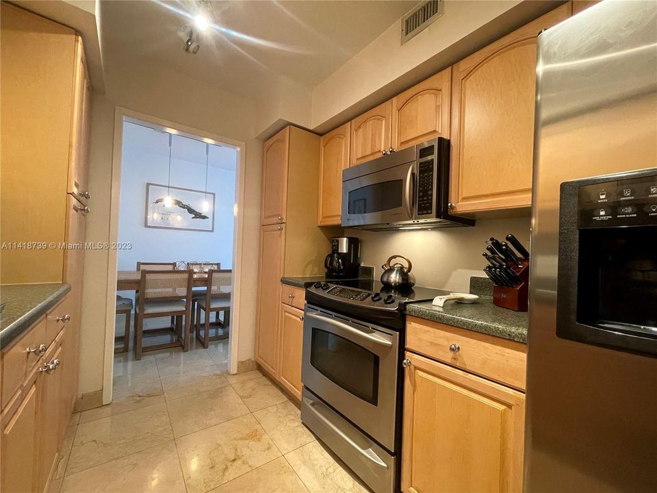 Recently Sold: $575,000 (1 beds, 1 baths, 1117 Square Feet)