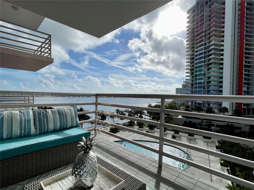 Recently Sold: $575,000 (1 beds, 1 baths, 1117 Square Feet)