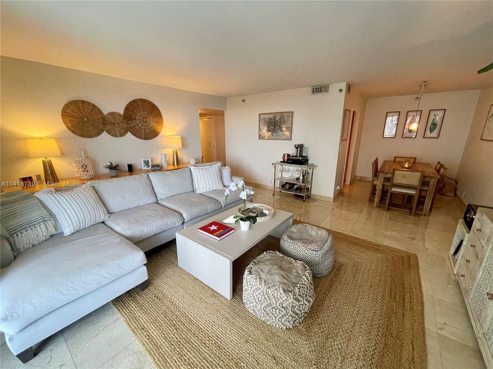 Recently Sold: $575,000 (1 beds, 1 baths, 1117 Square Feet)