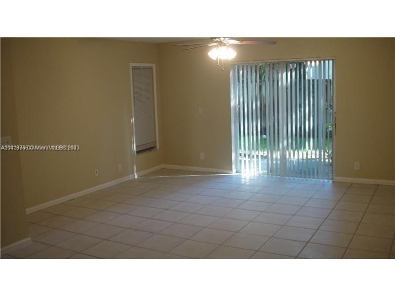 Recently Rented: $2,300 (3 beds, 2 baths, 1383 Square Feet)