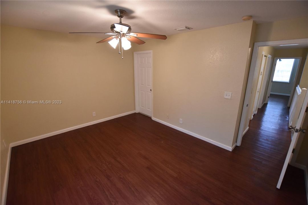 Recently Rented: $2,300 (3 beds, 2 baths, 1383 Square Feet)