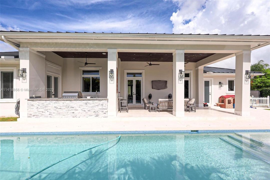 Vendido Recientemente: $2,600,000 (4 camas, 4 baños, 3054 Pies cuadrados)