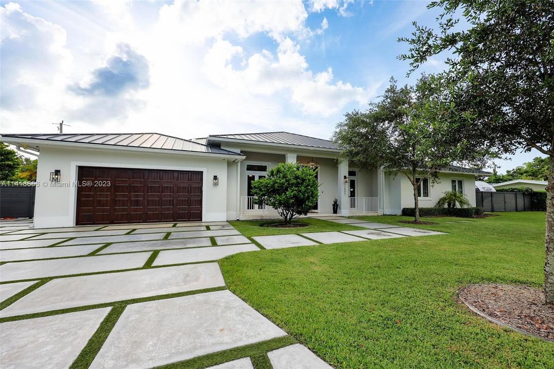 Vendido Recientemente: $2,600,000 (4 camas, 4 baños, 3054 Pies cuadrados)
