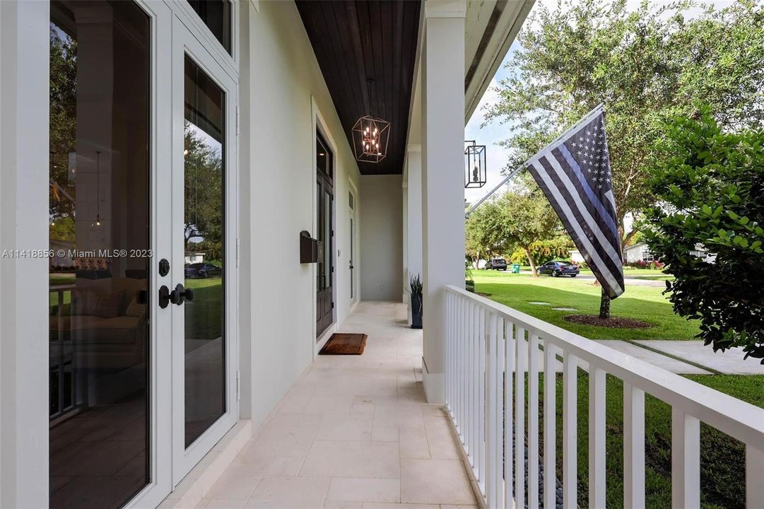 Vendido Recientemente: $2,600,000 (4 camas, 4 baños, 3054 Pies cuadrados)
