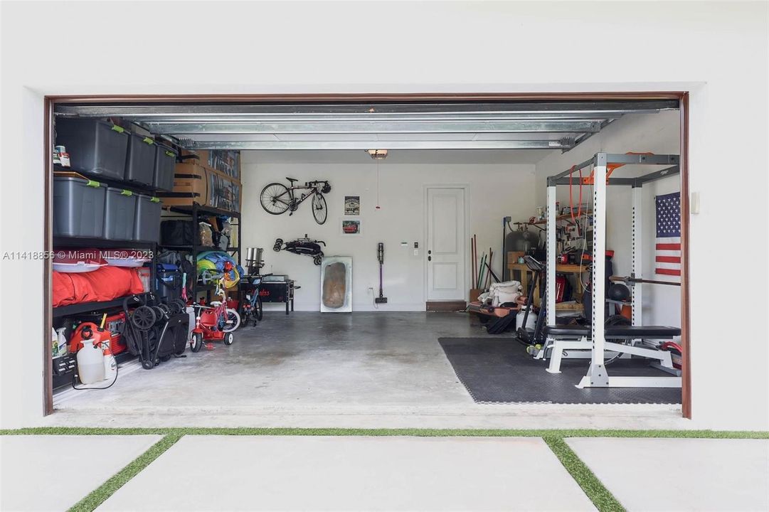 Vendido Recientemente: $2,600,000 (4 camas, 4 baños, 3054 Pies cuadrados)