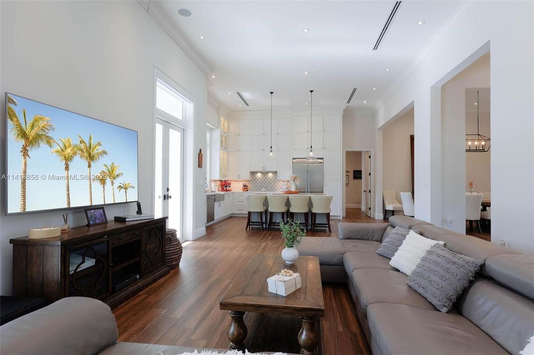Vendido Recientemente: $2,600,000 (4 camas, 4 baños, 3054 Pies cuadrados)