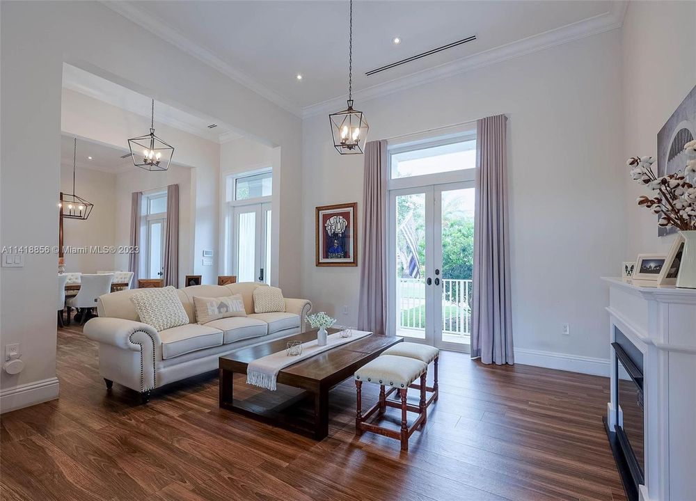 Vendido Recientemente: $2,600,000 (4 camas, 4 baños, 3054 Pies cuadrados)