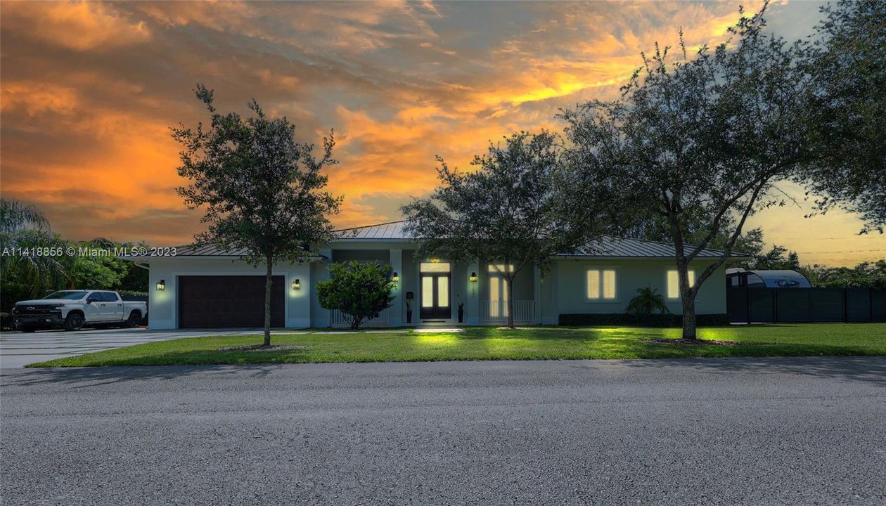 Vendido Recientemente: $2,600,000 (4 camas, 4 baños, 3054 Pies cuadrados)