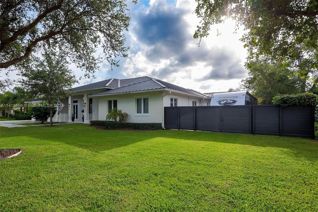 Vendido Recientemente: $2,600,000 (4 camas, 4 baños, 3054 Pies cuadrados)