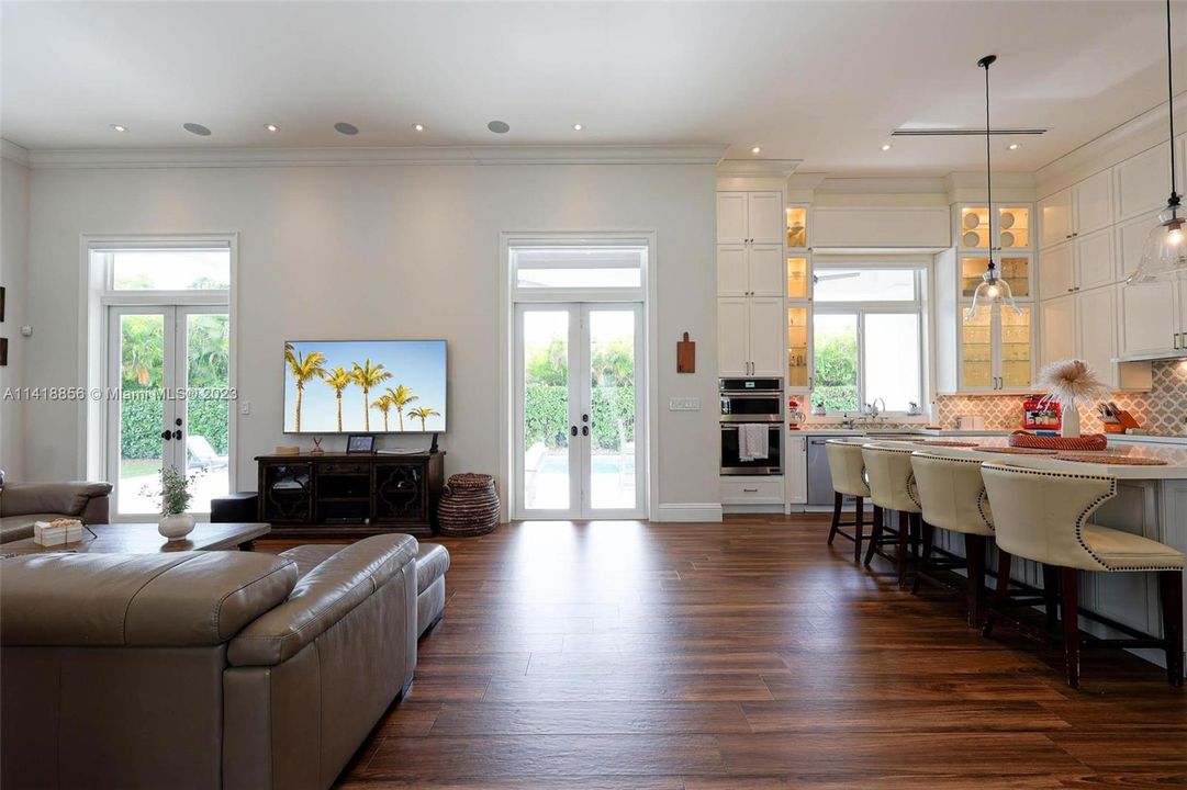 Vendido Recientemente: $2,600,000 (4 camas, 4 baños, 3054 Pies cuadrados)