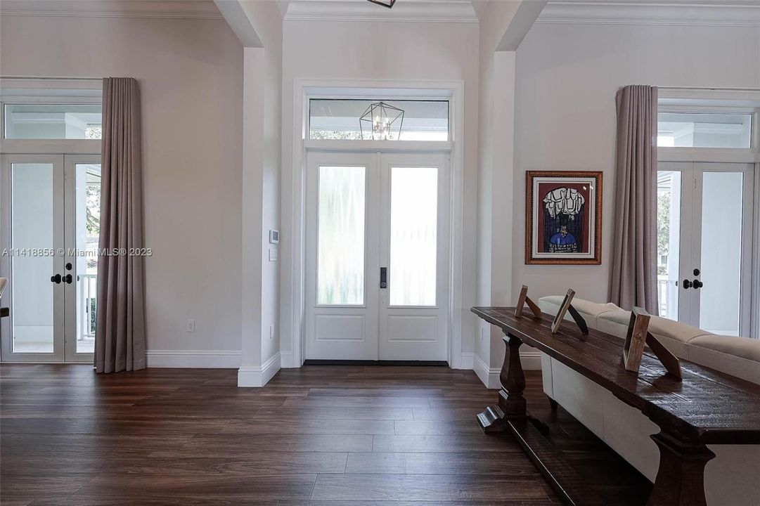 Vendido Recientemente: $2,600,000 (4 camas, 4 baños, 3054 Pies cuadrados)