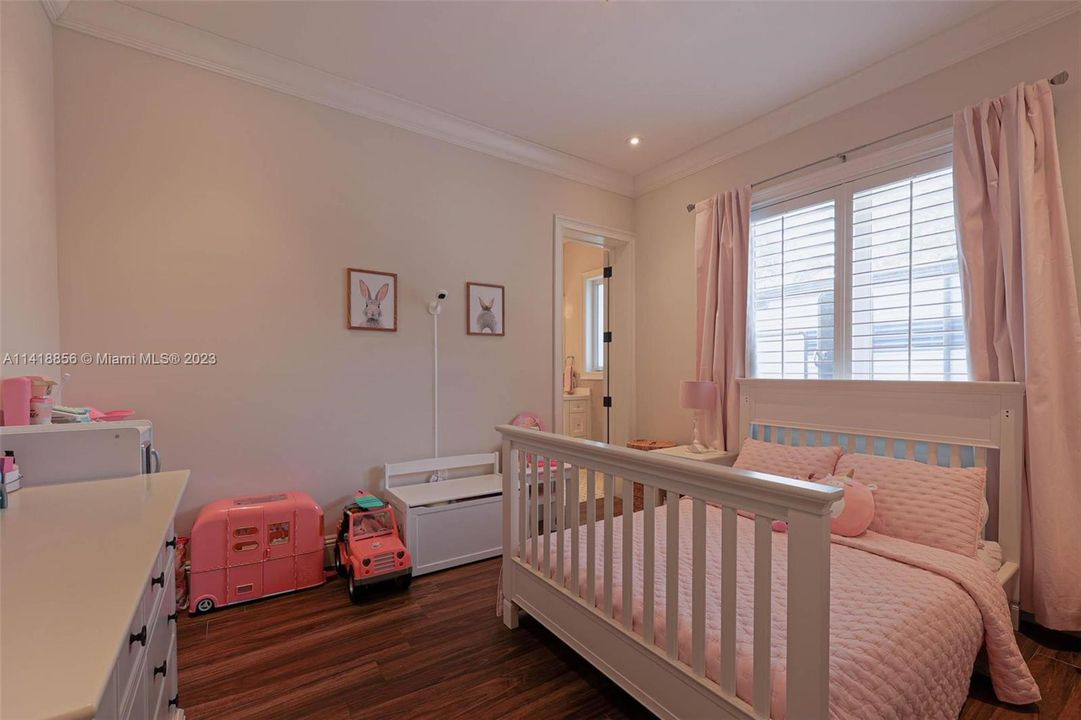Vendido Recientemente: $2,600,000 (4 camas, 4 baños, 3054 Pies cuadrados)