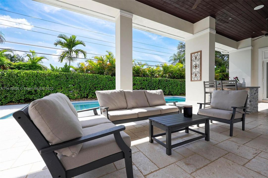 Vendido Recientemente: $2,600,000 (4 camas, 4 baños, 3054 Pies cuadrados)