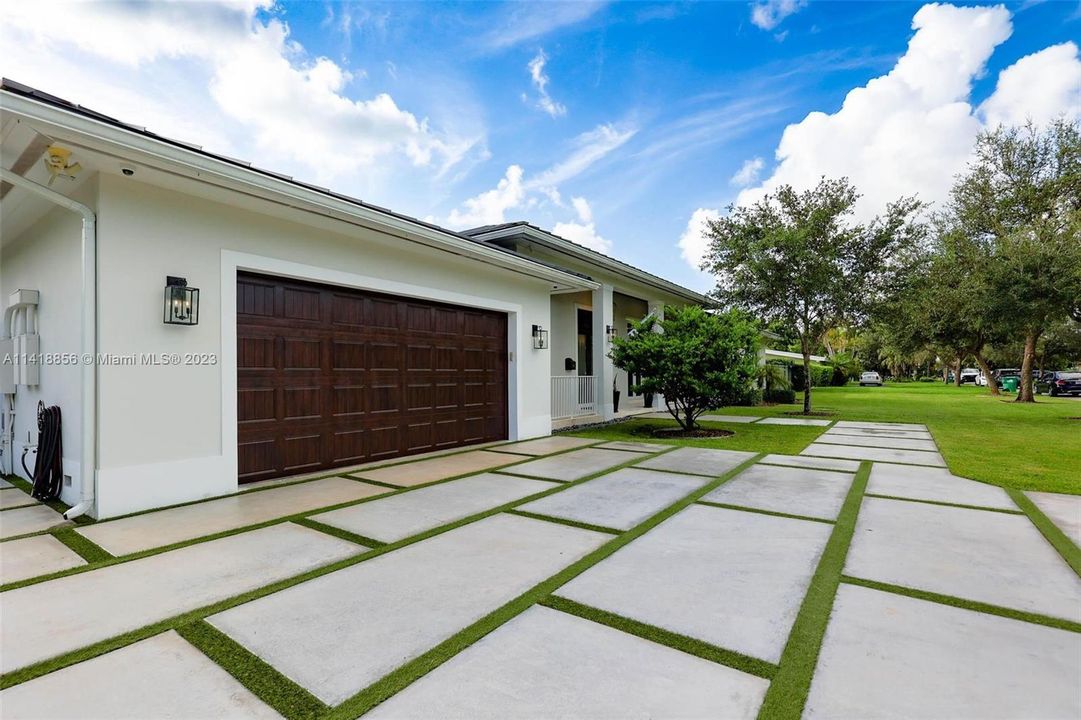 Vendido Recientemente: $2,600,000 (4 camas, 4 baños, 3054 Pies cuadrados)