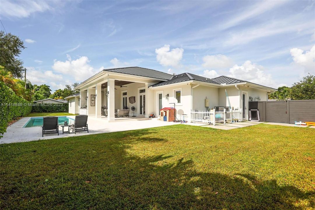 Vendido Recientemente: $2,600,000 (4 camas, 4 baños, 3054 Pies cuadrados)