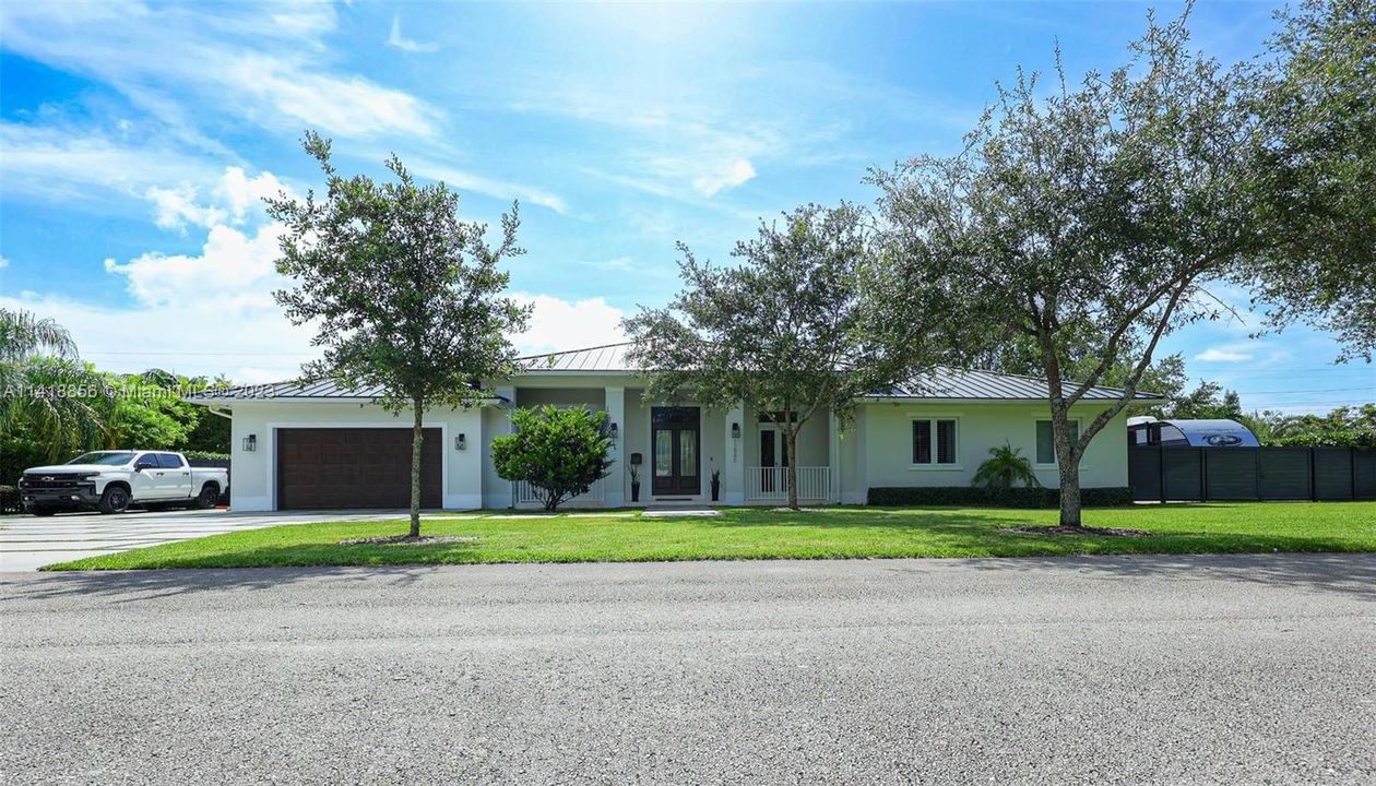 Vendido Recientemente: $2,600,000 (4 camas, 4 baños, 3054 Pies cuadrados)