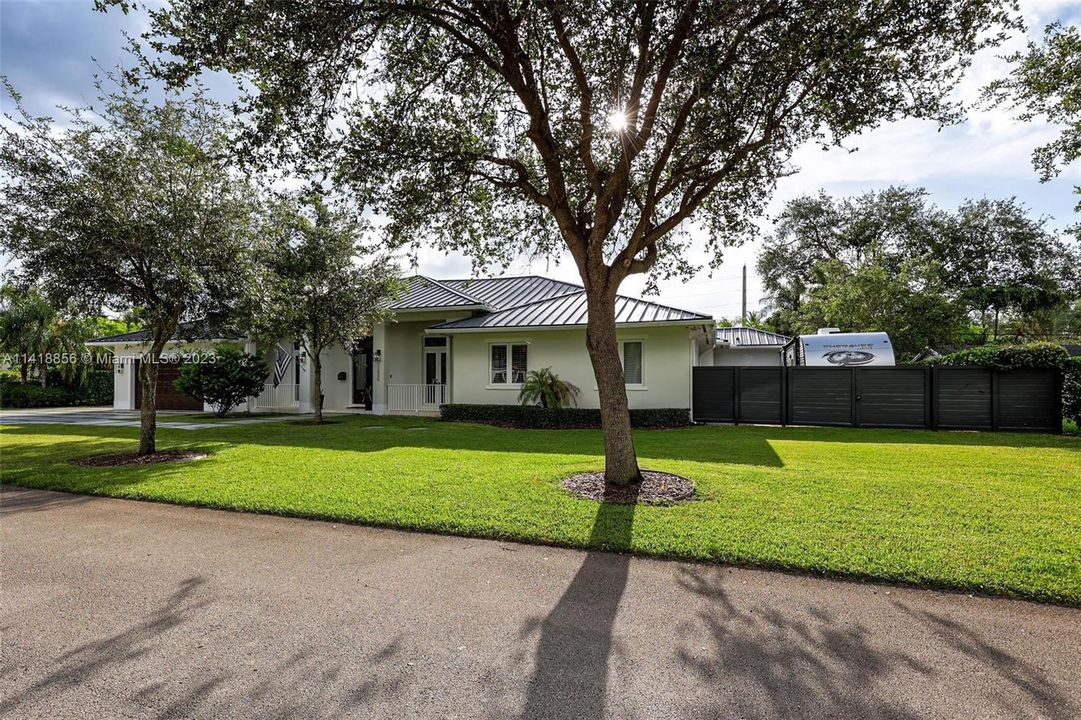 Vendido Recientemente: $2,600,000 (4 camas, 4 baños, 3054 Pies cuadrados)