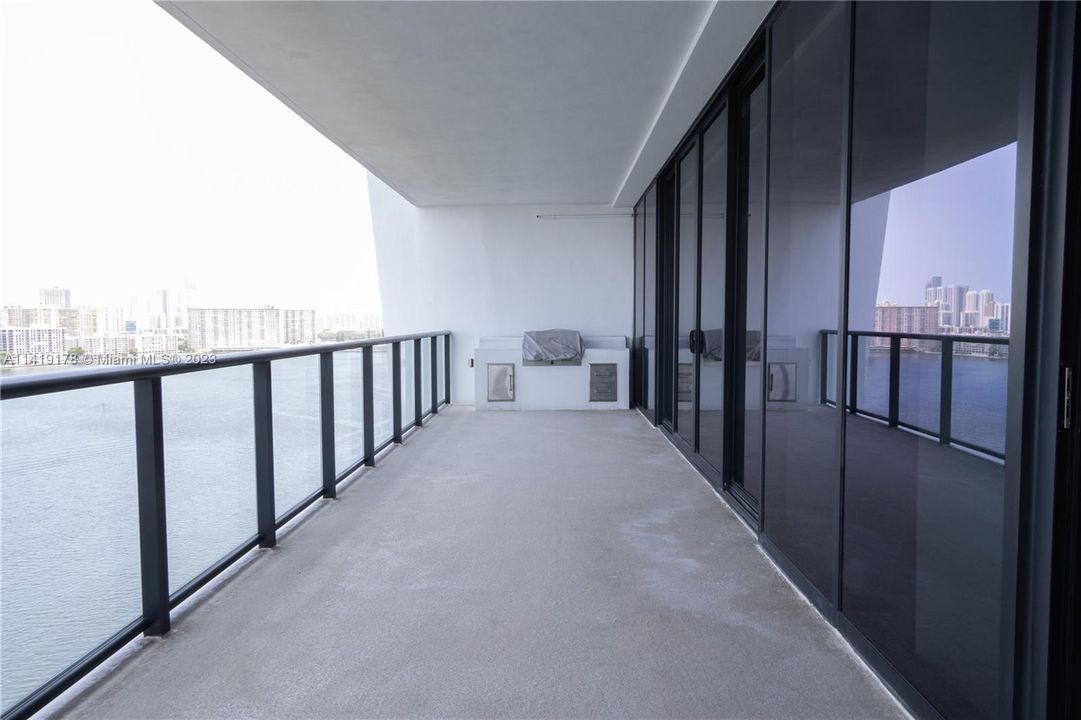 Недавно продано: $3,400,000 (3 спален, 4 ванн, 2918 Квадратных фут)