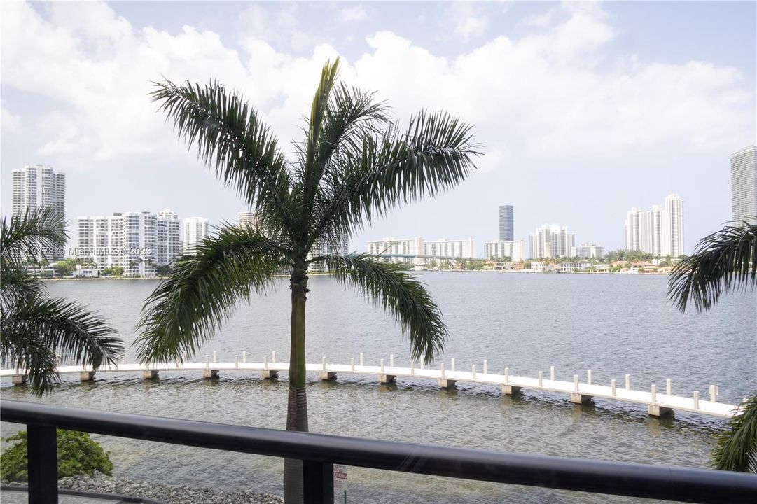 Недавно продано: $3,400,000 (3 спален, 4 ванн, 2918 Квадратных фут)