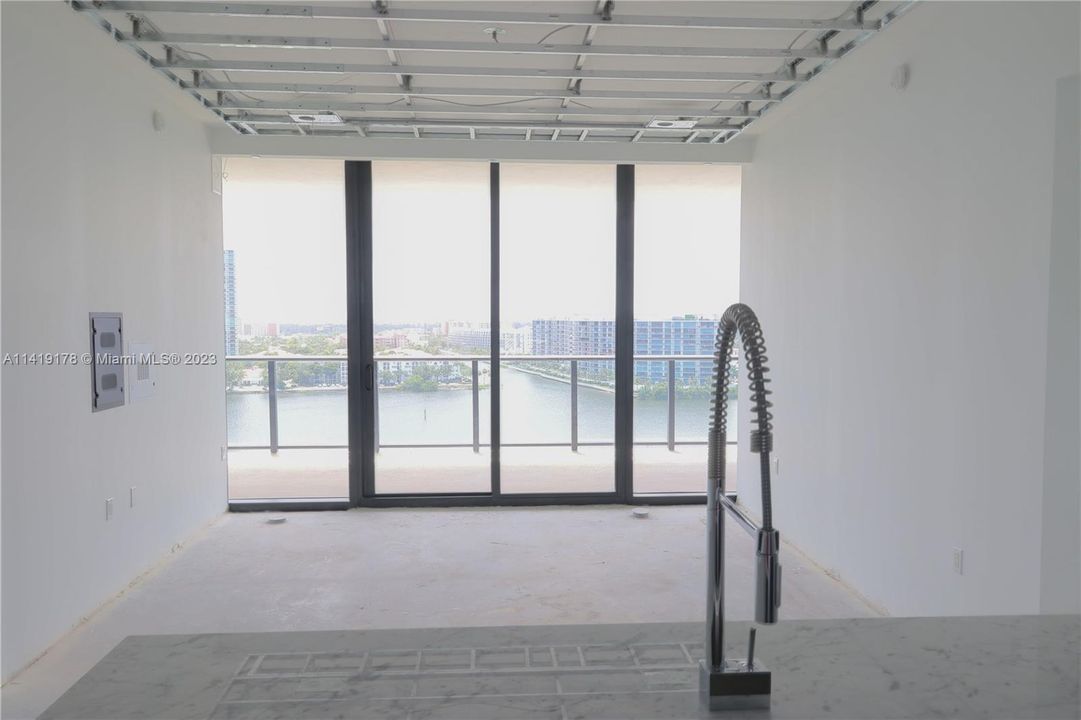 Недавно продано: $3,400,000 (3 спален, 4 ванн, 2918 Квадратных фут)