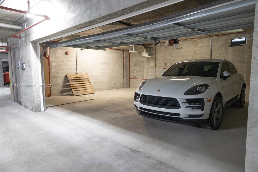 enclosed 2.5 car garage