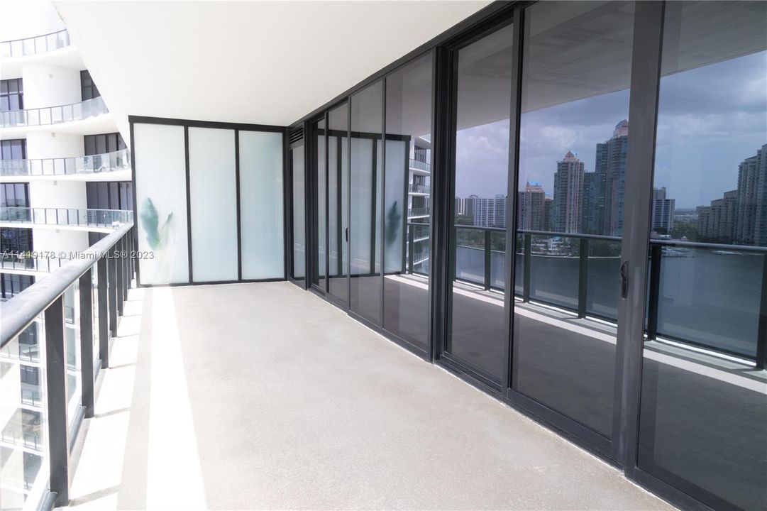 Недавно продано: $3,400,000 (3 спален, 4 ванн, 2918 Квадратных фут)