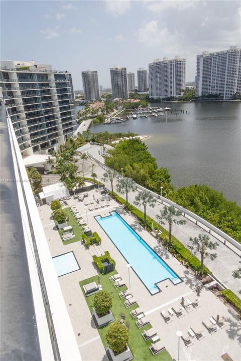 Недавно продано: $3,400,000 (3 спален, 4 ванн, 2918 Квадратных фут)